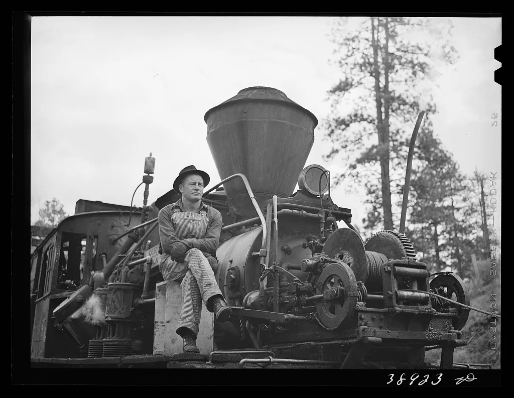 [Untitled photo, possibly related to: Logging locomotive and…, Oregon, 1941