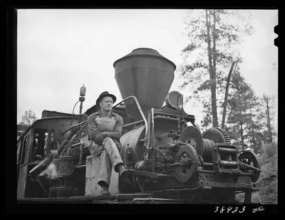 [Untitled photo, possibly related to: Logging locomotive and…, Oregon, 1941