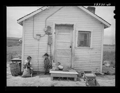 Front of house of the Ray Halstead family, FSA (Farm Security…, Oregon, 1941