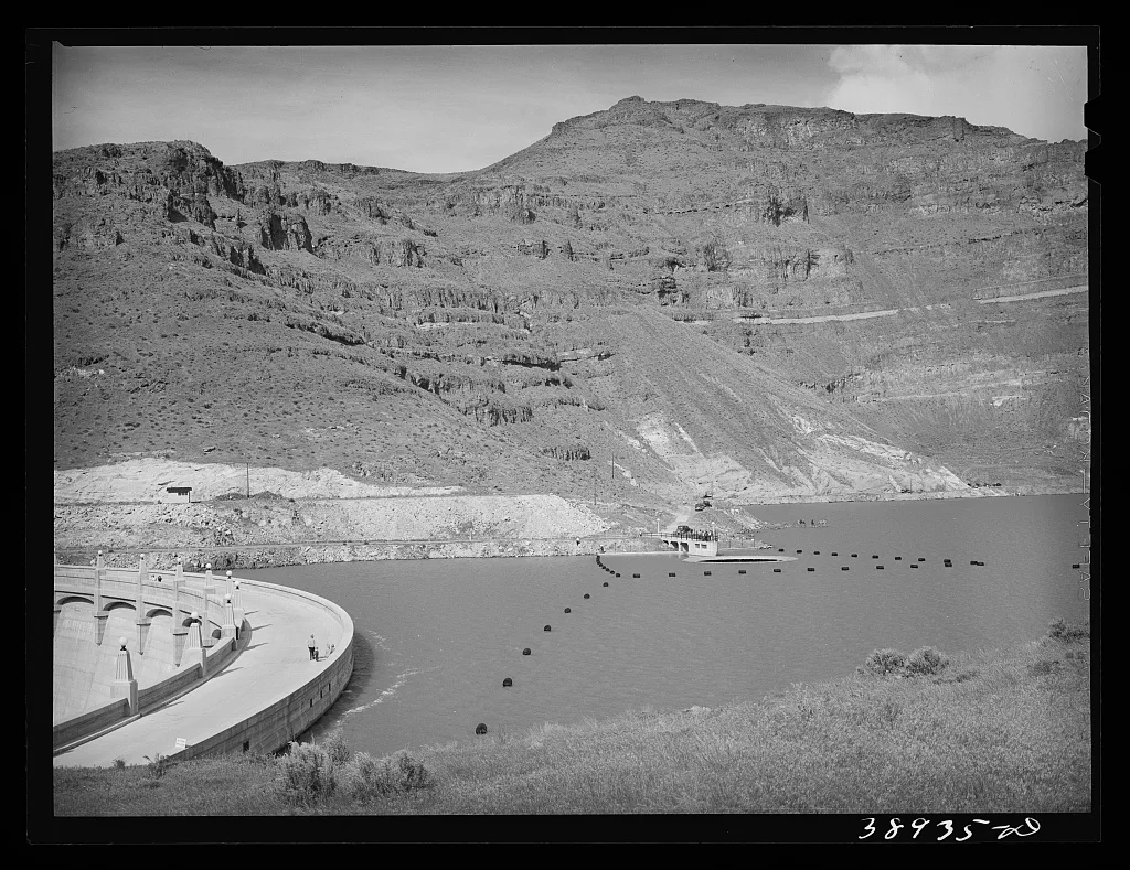 The Owyhee Reservoir above the Owyhee Dam. Malheur County, Oregon, 1941