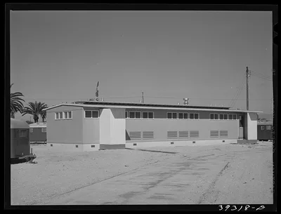 Building which houses the sanitary facilities at the FSA (Farm…, California, 1941
