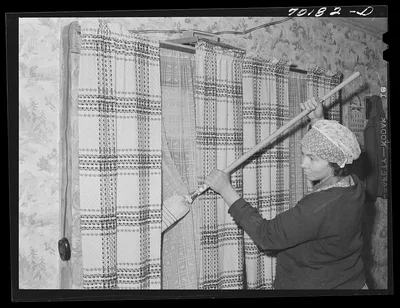 House cleaning, farmhouse. Yakima County, Washington, 1941