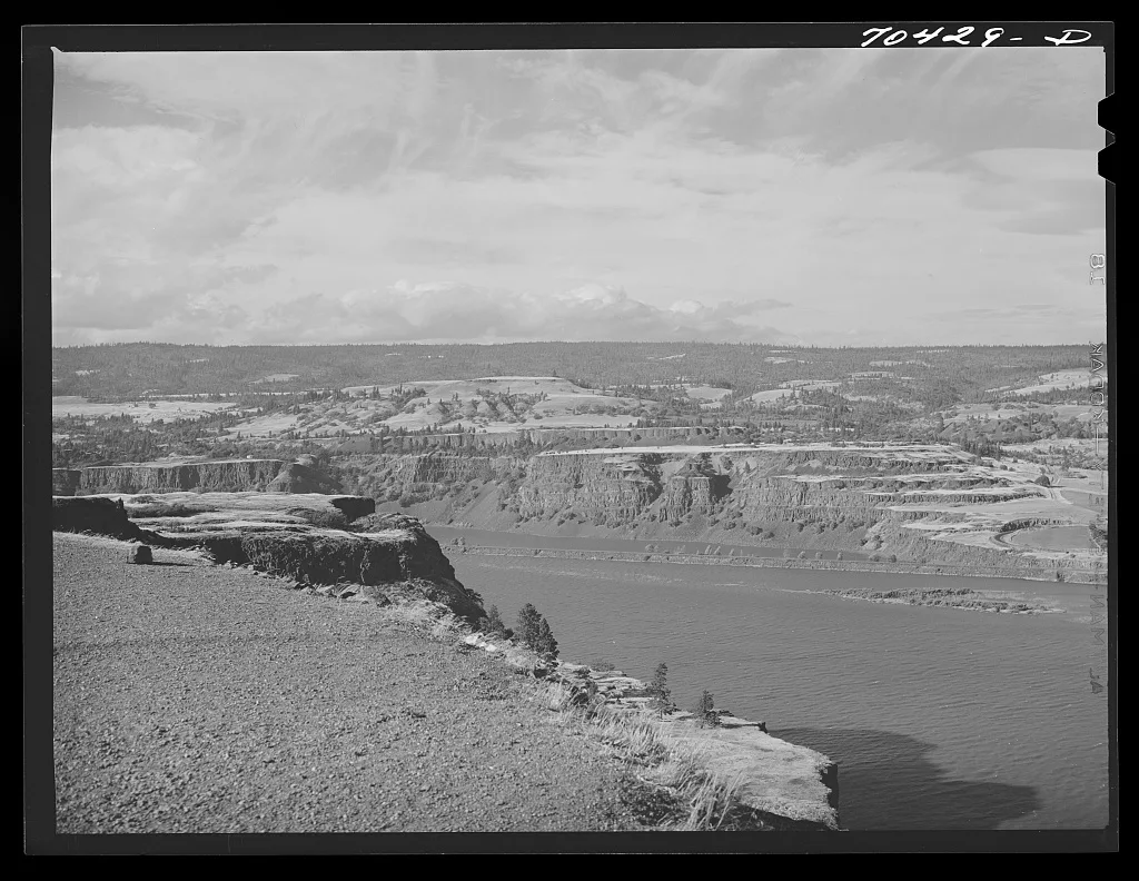Columbia River. Klickitat County, Washington, 1941