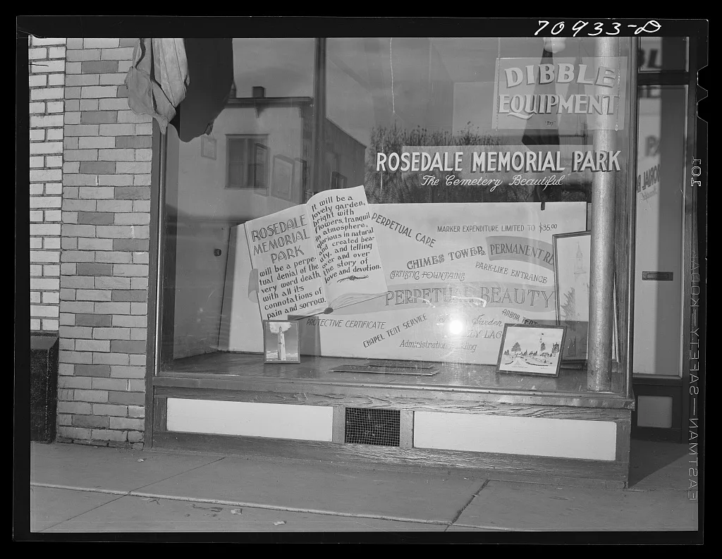 Display advertising cemetery. Payette, Idaho, 1941