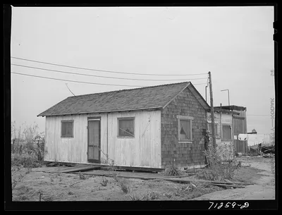 House in which the Fred Edwards family lives at Marysville, California, 1942